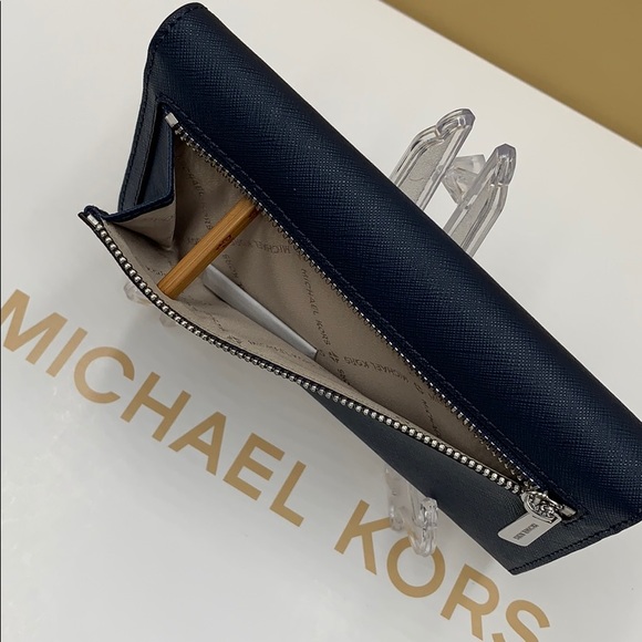 Michael Kors Jet Set Travel Lg Trifold Wallet - Picture 5 of 16